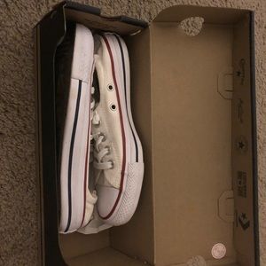 Like new women’s Converse Chucks size 6